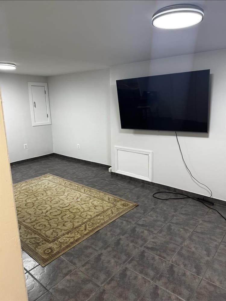 Spacious Room for Rent