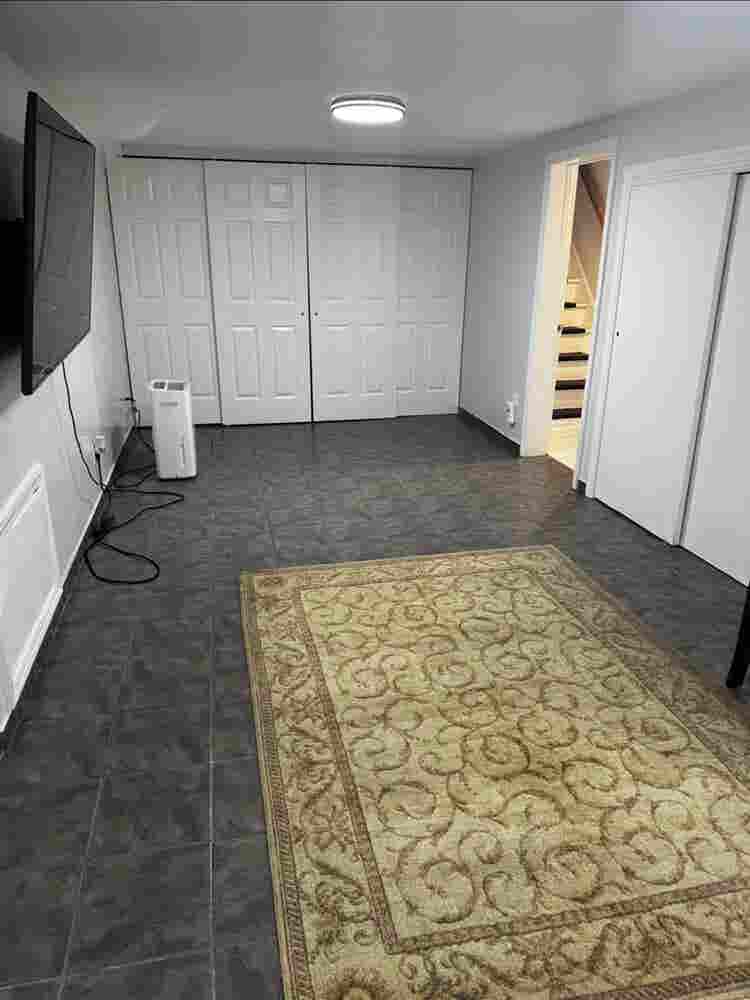 Spacious Room for Rent