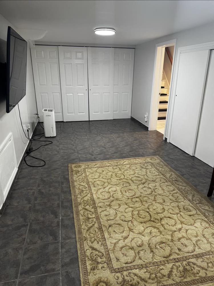 Spacious Room for Rent