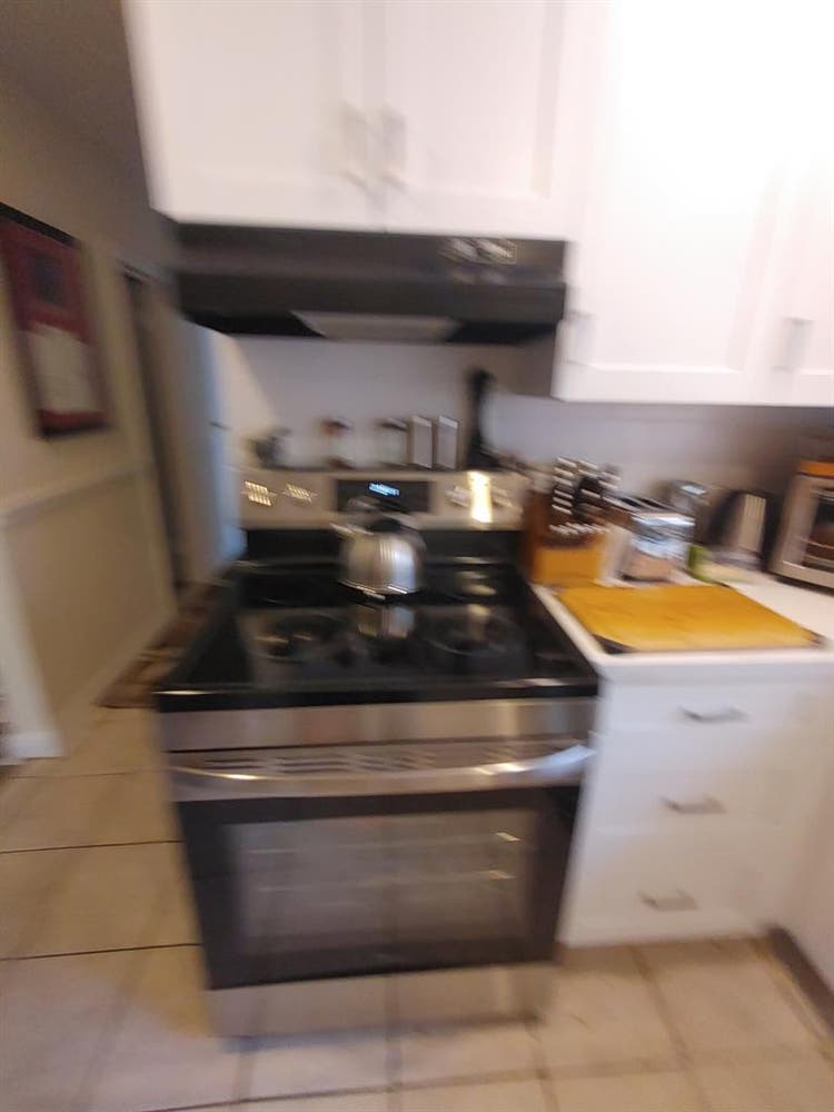 Large Bedroom in 2 Bdrm Apt - Oct 1