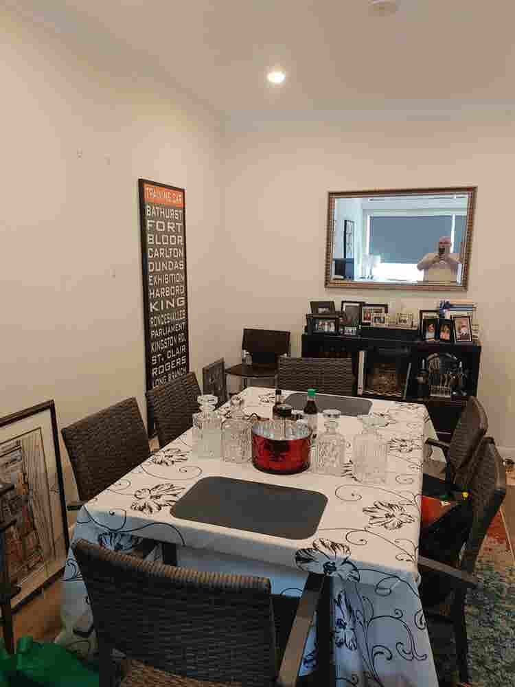 Large Bedroom in 2 Bdrm Apt - Oct 1