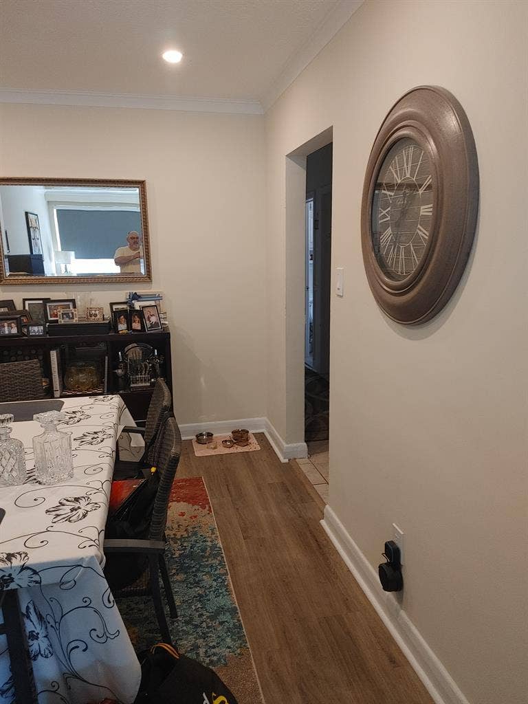 Large Bedroom in 2 Bdrm Apt - Oct 1