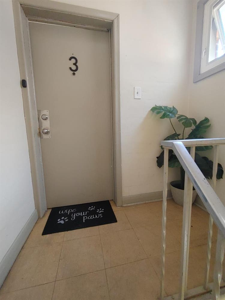 Large Bedroom in 2 Bdrm Apt - Oct 1