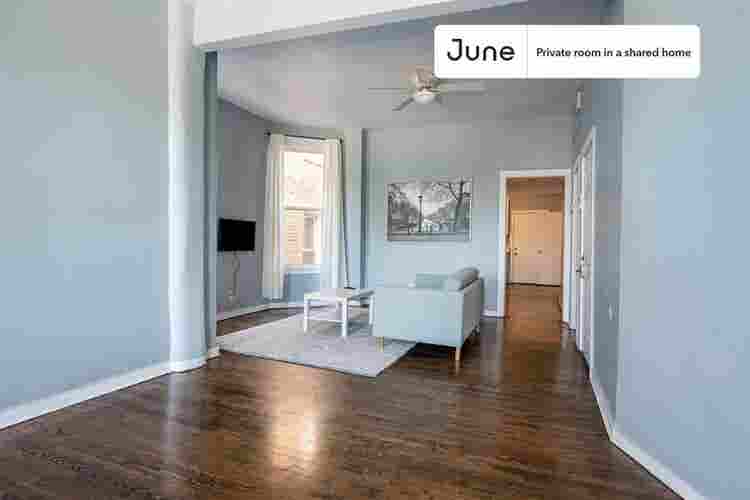 3 BR in Chicago