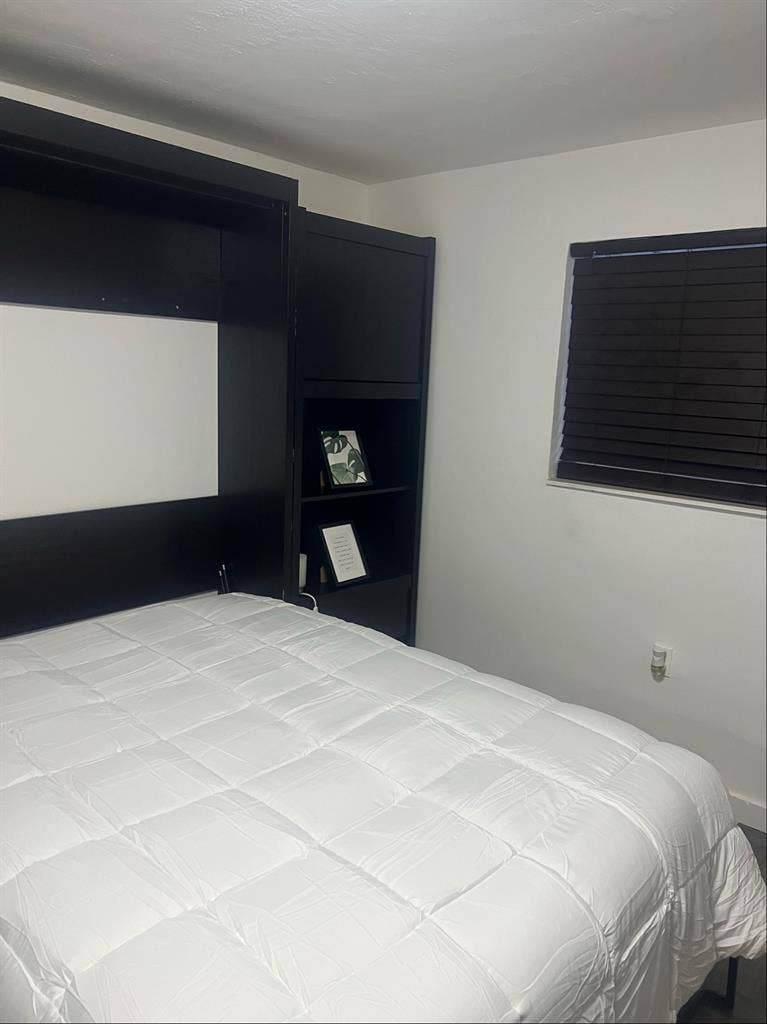Private Room for rent NW Miami
