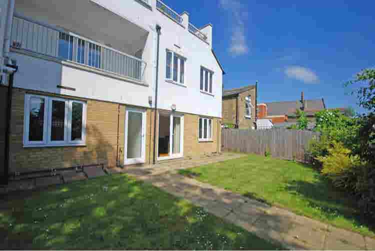 Double room to rent in Wimbledon