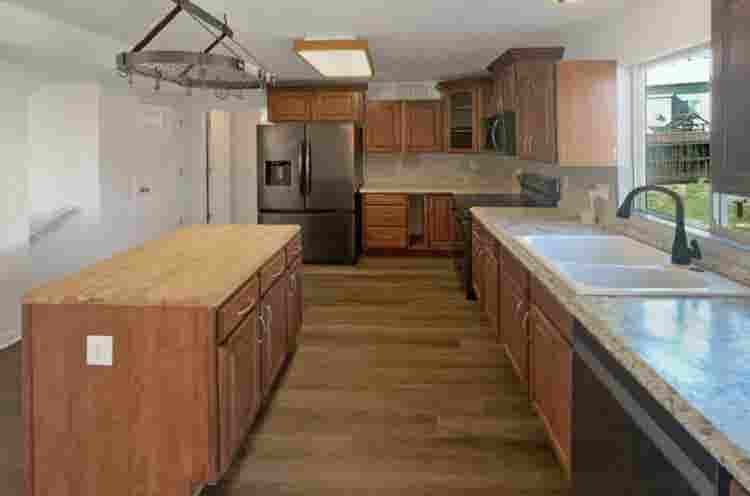 SPACIOUS HOME AVAILABLE FOR RENT