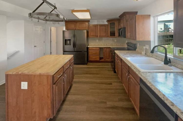 SPACIOUS HOME AVAILABLE FOR RENT