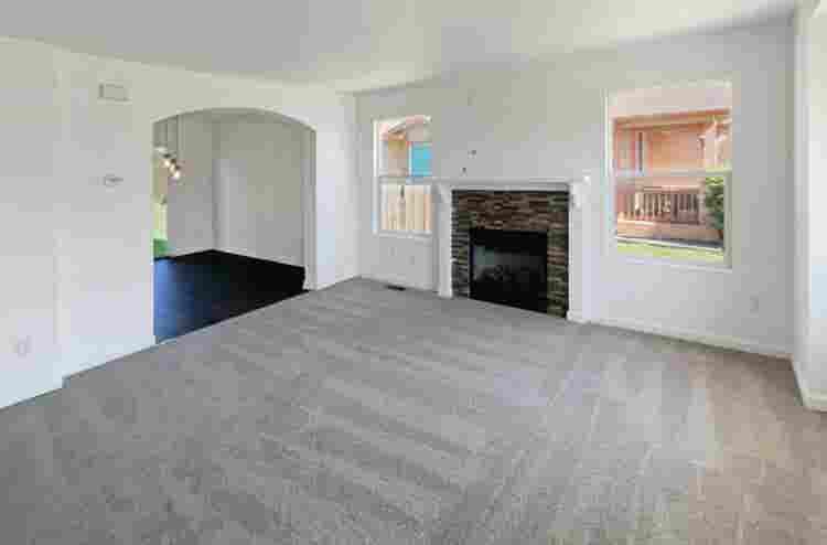SPACIOUS HOME AVAILABLE FOR RENT