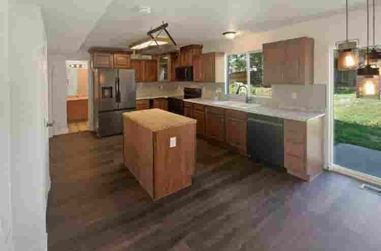 SPACIOUS HOME AVAILABLE FOR RENT