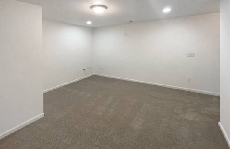 SPACIOUS HOME AVAILABLE FOR RENT