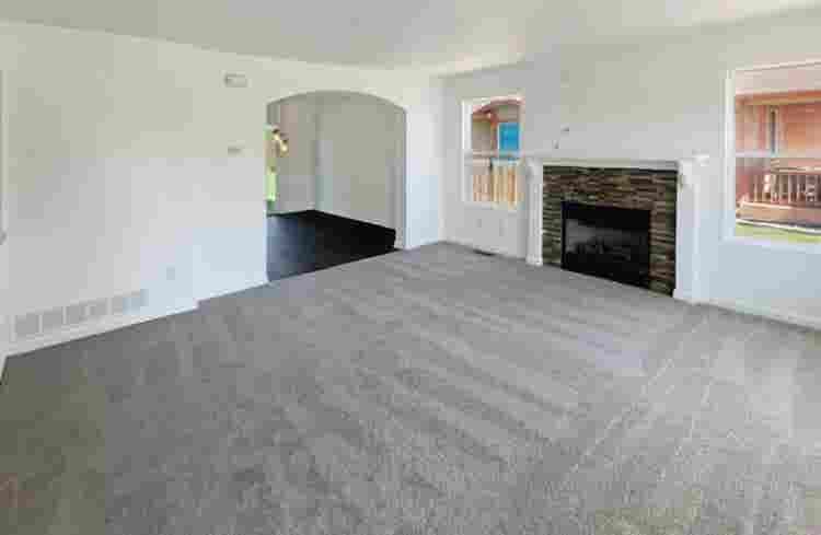 SPACIOUS HOME AVAILABLE FOR RENT