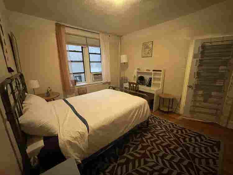 Large Furnished Room in Cozy Apt.