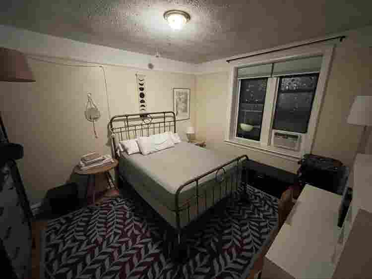 Large Furnished Room in Cozy Apt.
