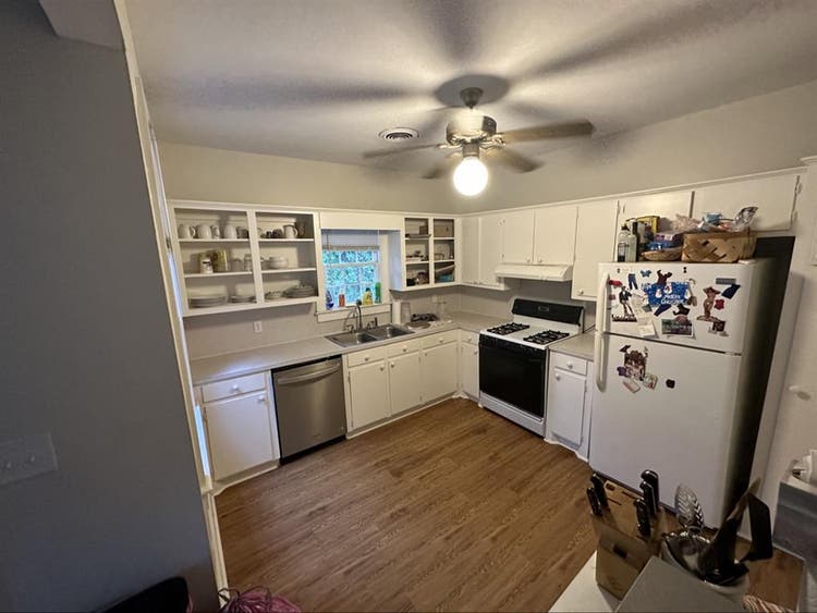 Room for rent Downtown CHS