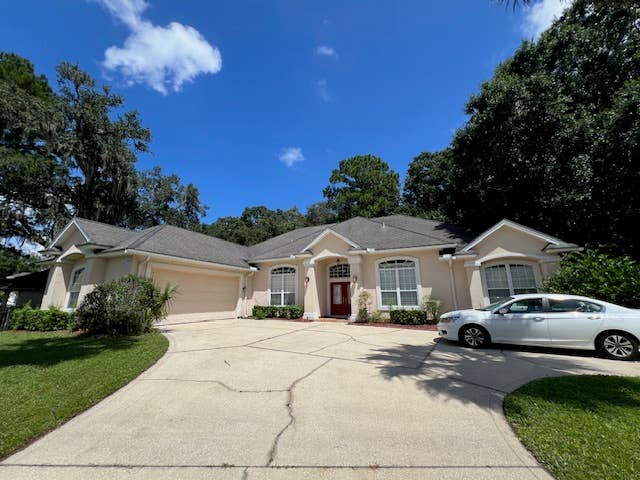 Furnished room in Orange Park, FL.