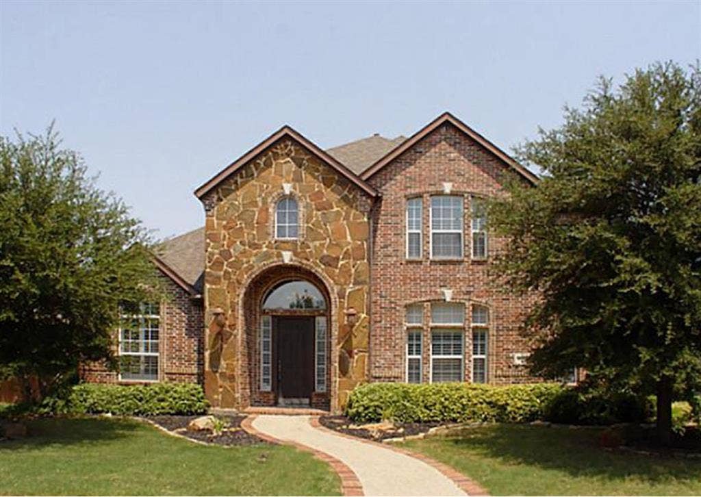 2 Bedrooms for rent Prime location