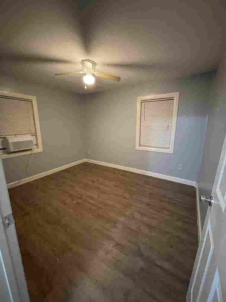 Looking for roommate (own room)