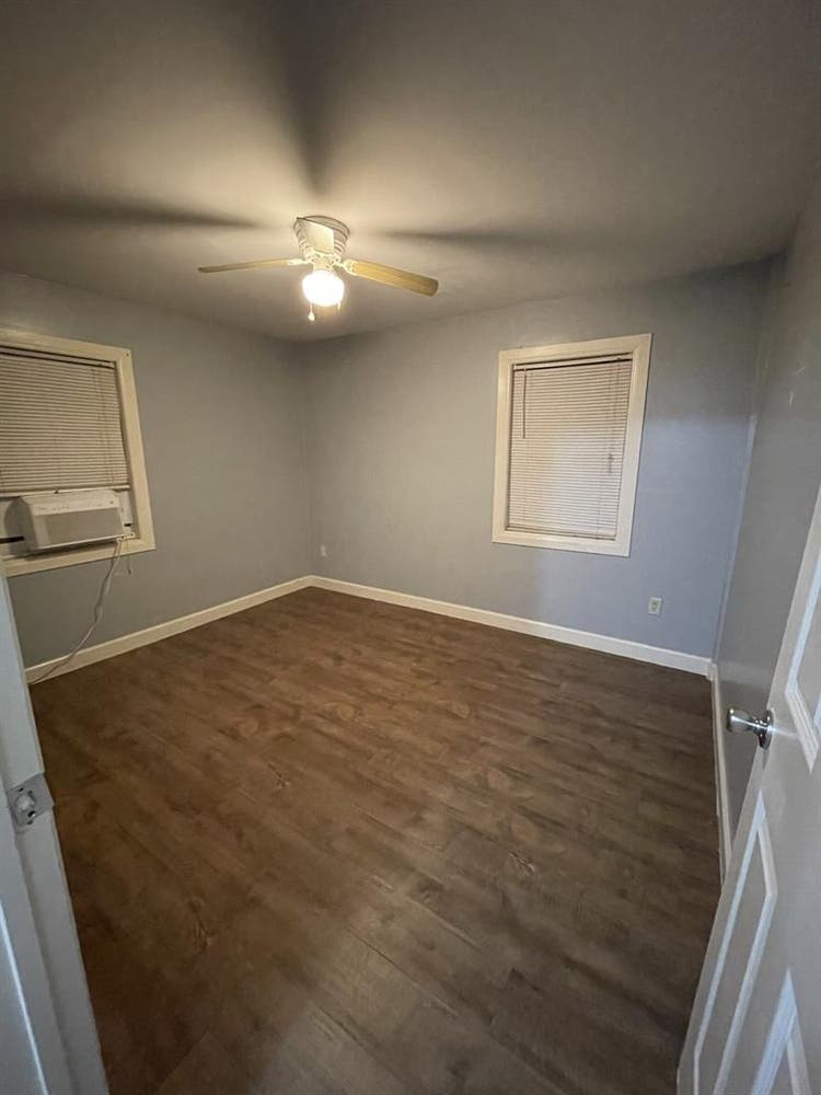 Looking for roommate (own room)