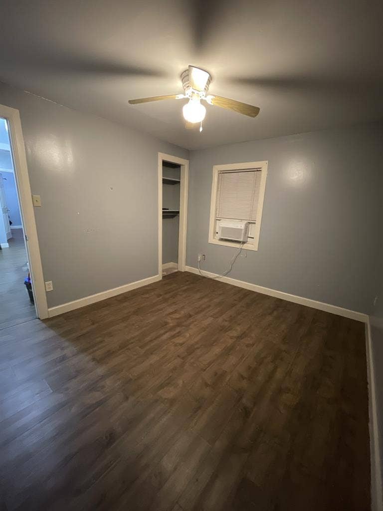 Looking for roommate (own room)