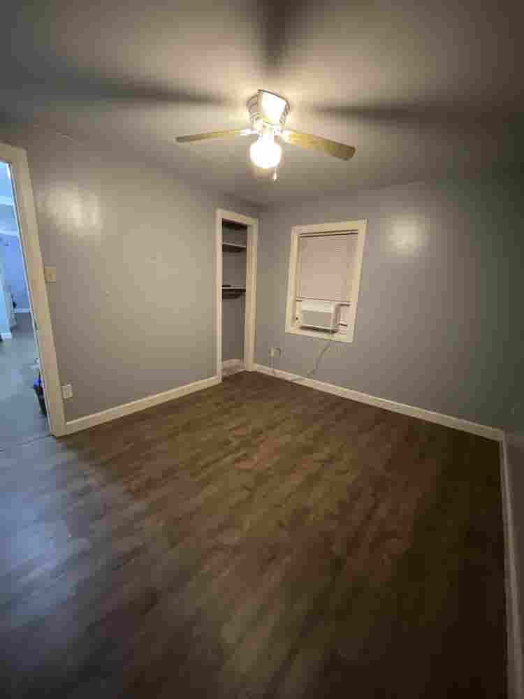 Looking for roommate (own room)