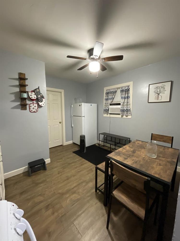 Looking for roommate (own room)