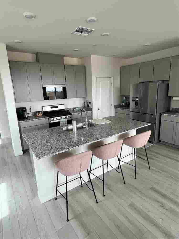 2 rooms by South Point