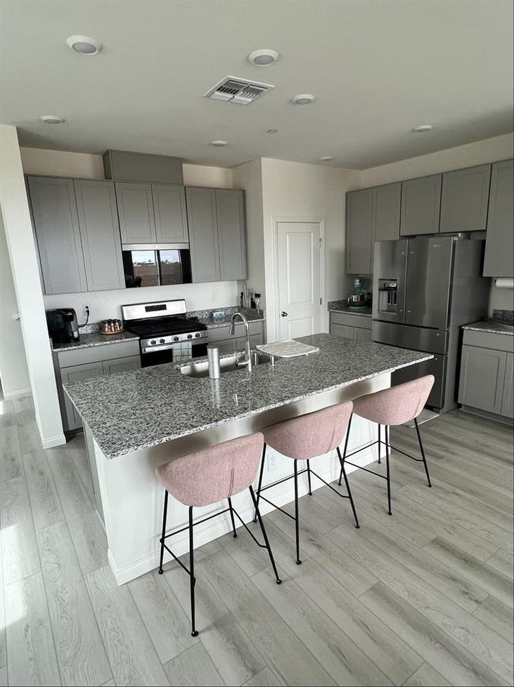 2 rooms by South Point