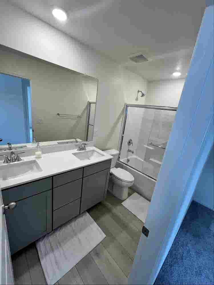 2 rooms by South Point