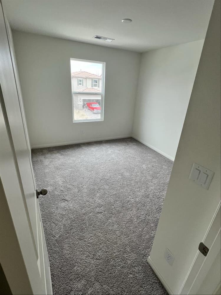 2 rooms by South Point