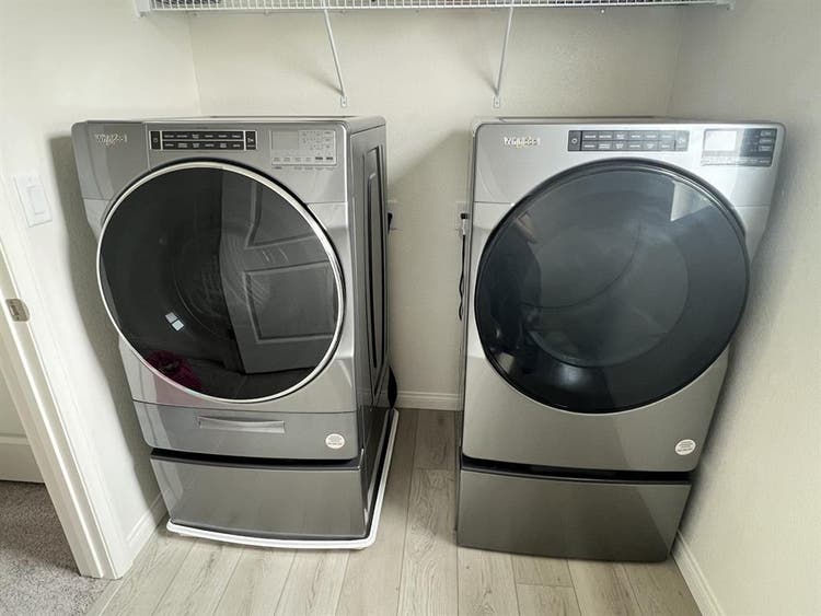 2 rooms by South Point