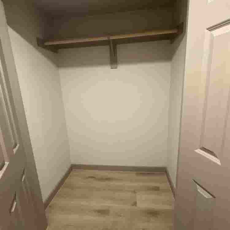 Looking for roommate to split rent