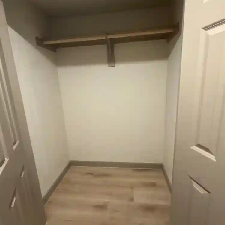 Looking for roommate to split rent