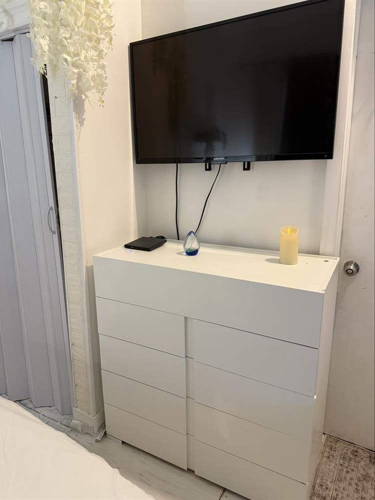 Beautiful Room In Hollywood