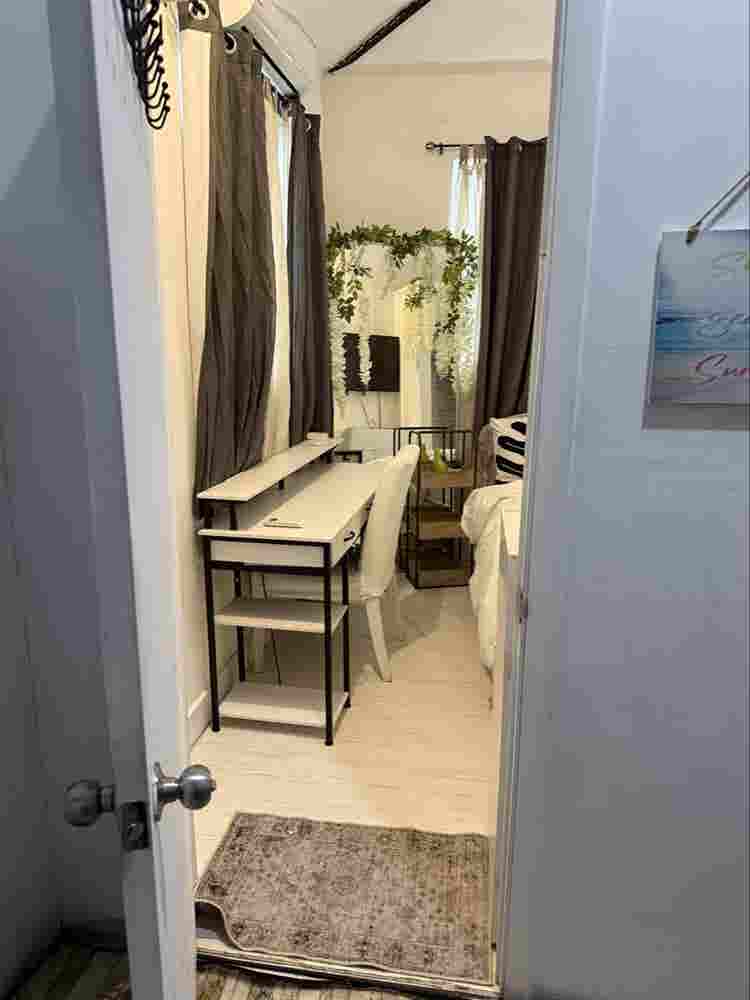 Beautiful Room In Hollywood