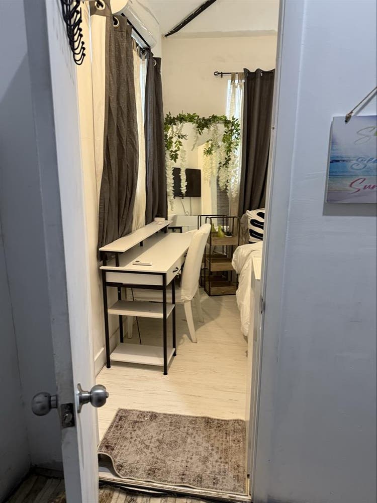 Beautiful Room In Hollywood