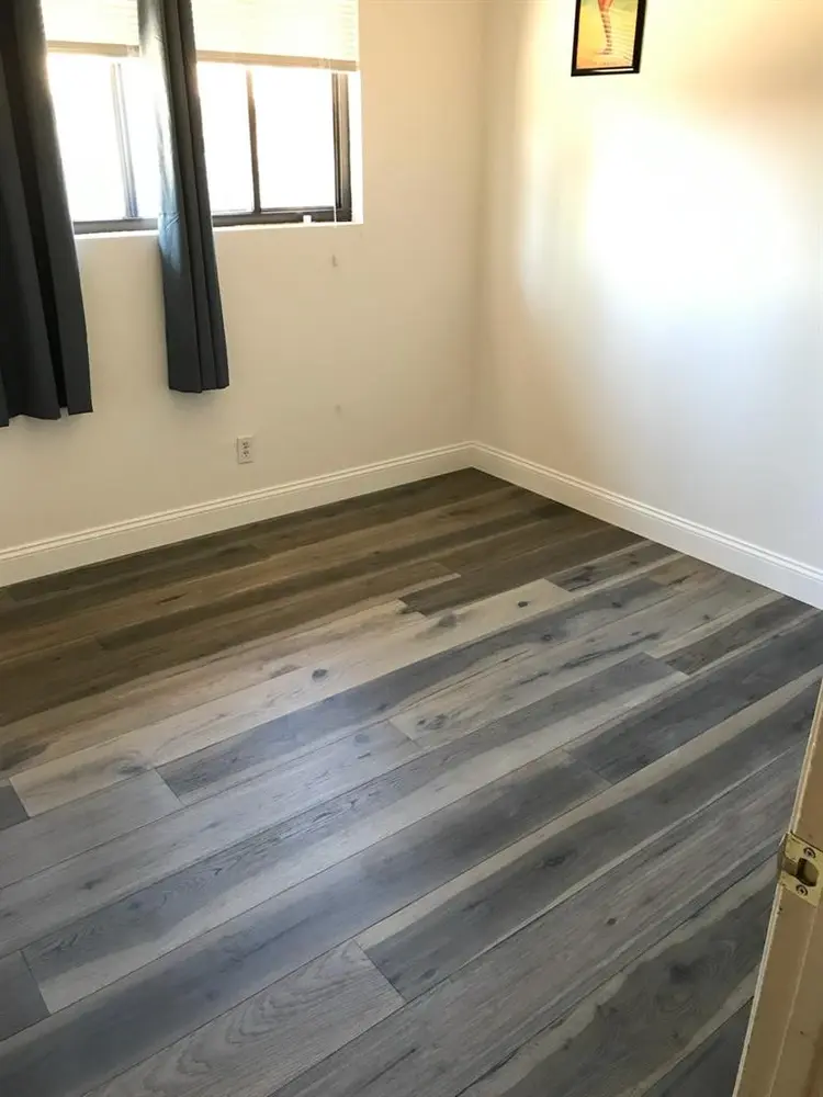 Private-bedroom w/ shared bathroom