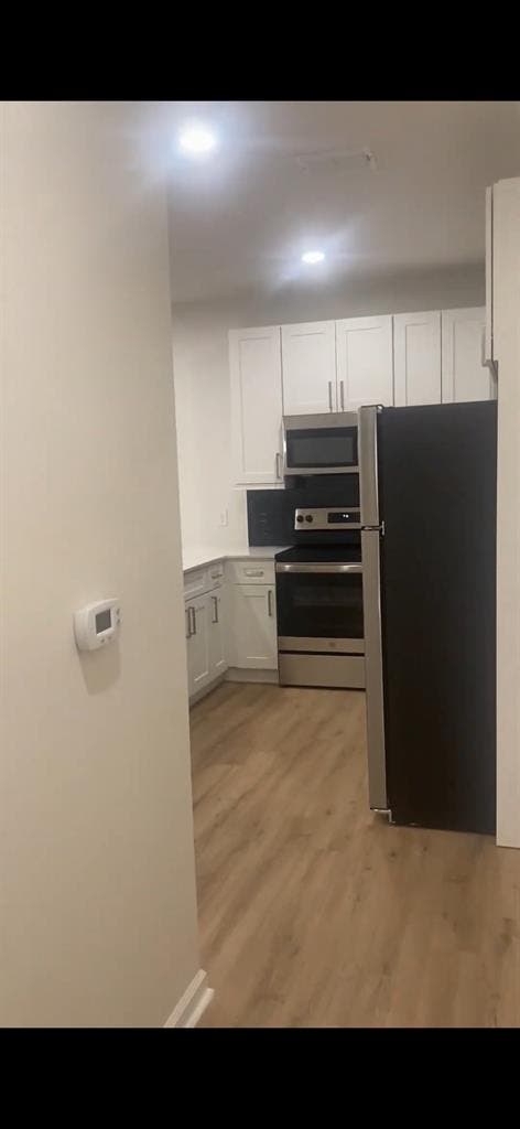Roommate needed female