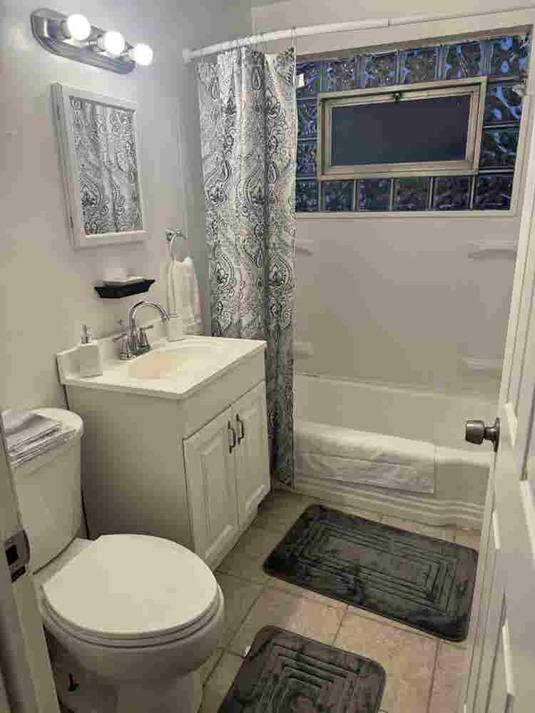 Very Nice 2 bedrooms  available