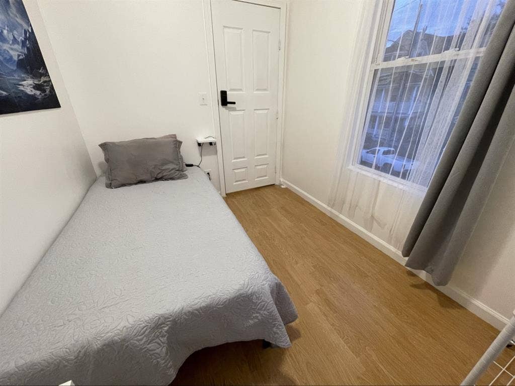 Room for rent  near main st