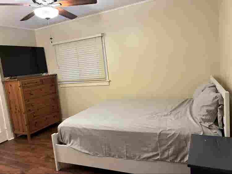 Room A in Uptown near College