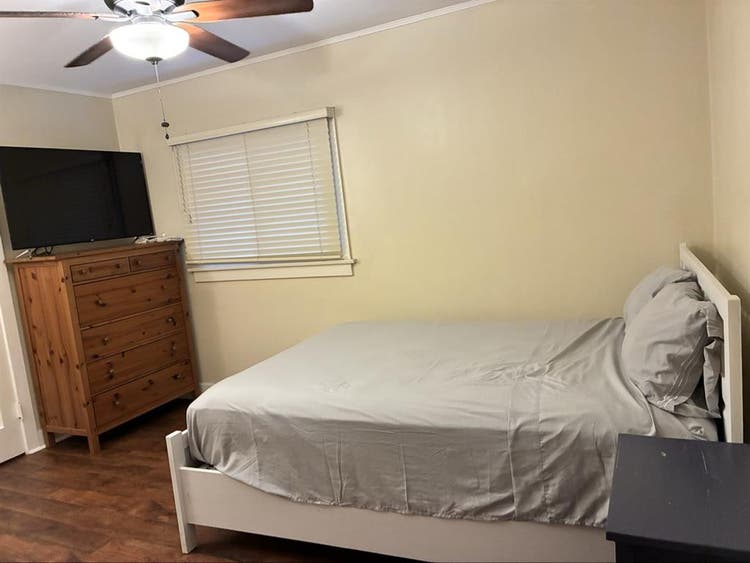 Room A in Uptown near College