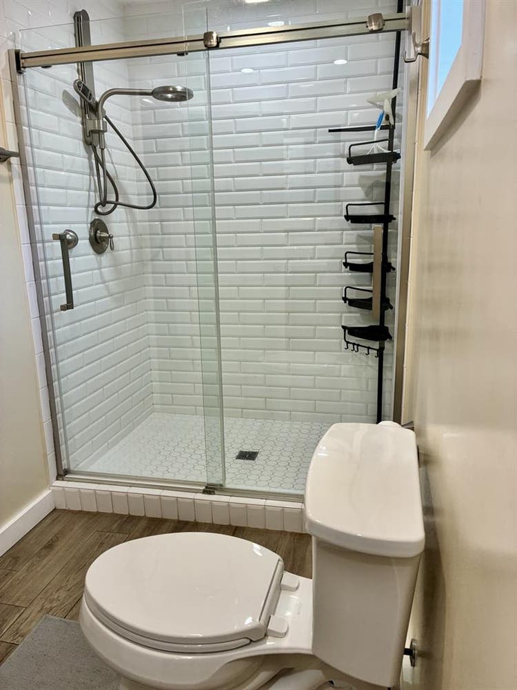 Room A in Uptown near College