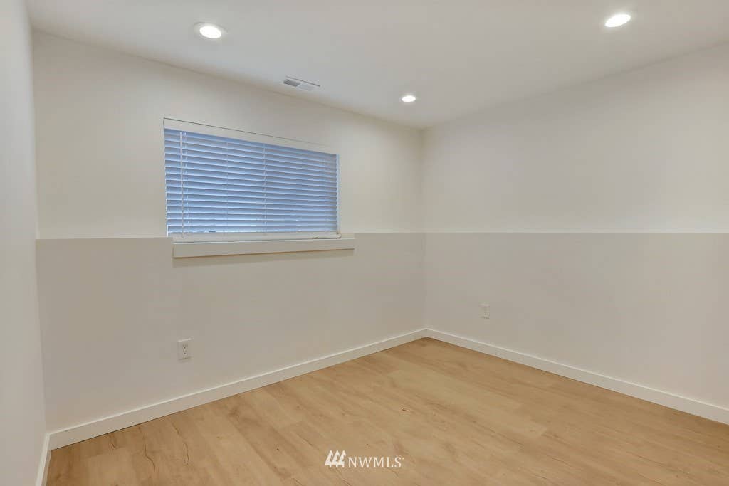 Unfurnished Room for Rent