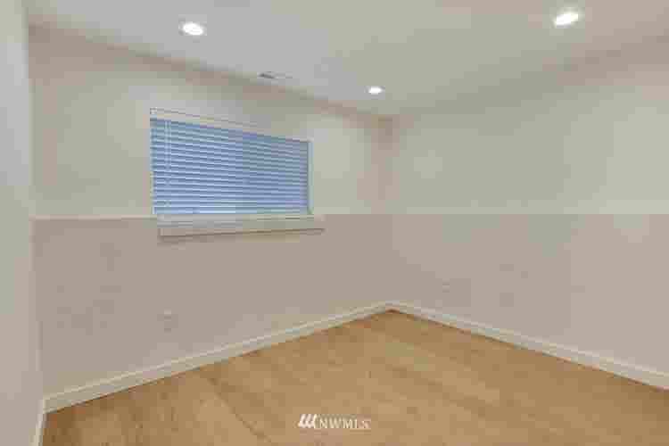 Unfurnished Room for Rent