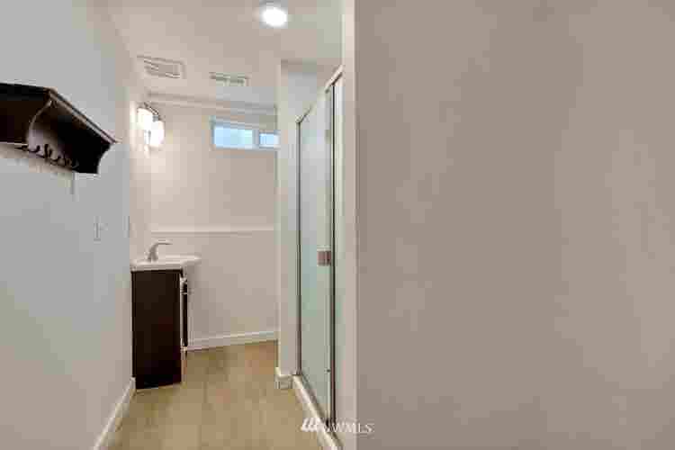 Unfurnished Room for Rent