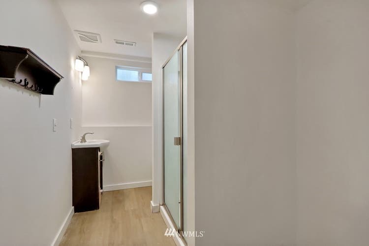 Unfurnished Room for Rent