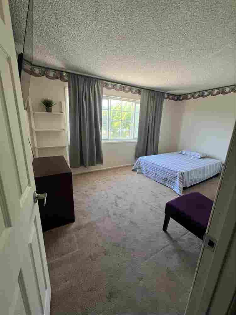 Private large room for share