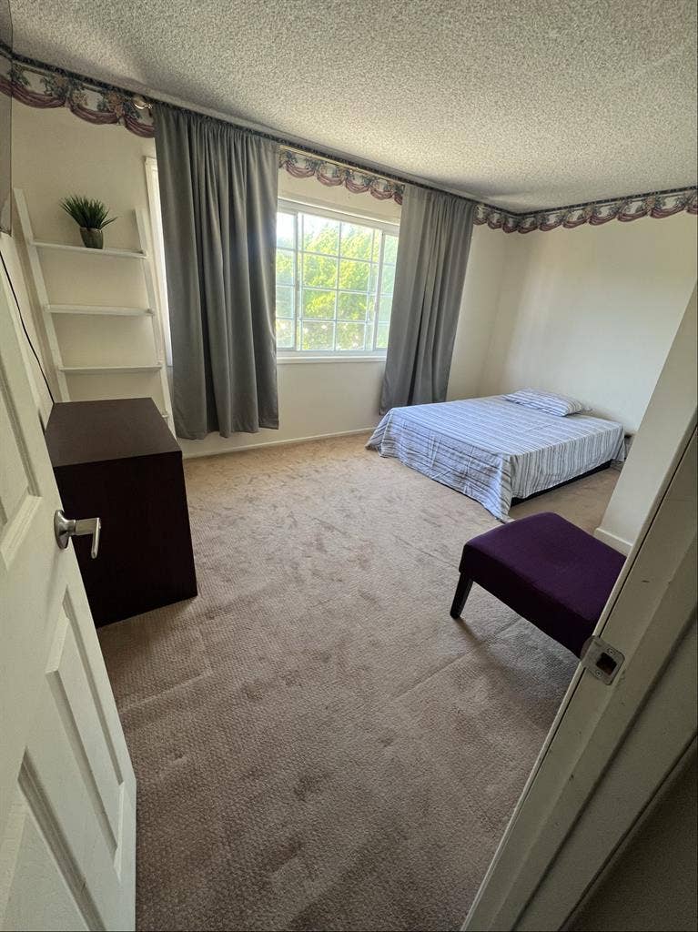 Private large room for share