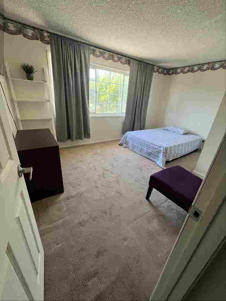 Private large room for share